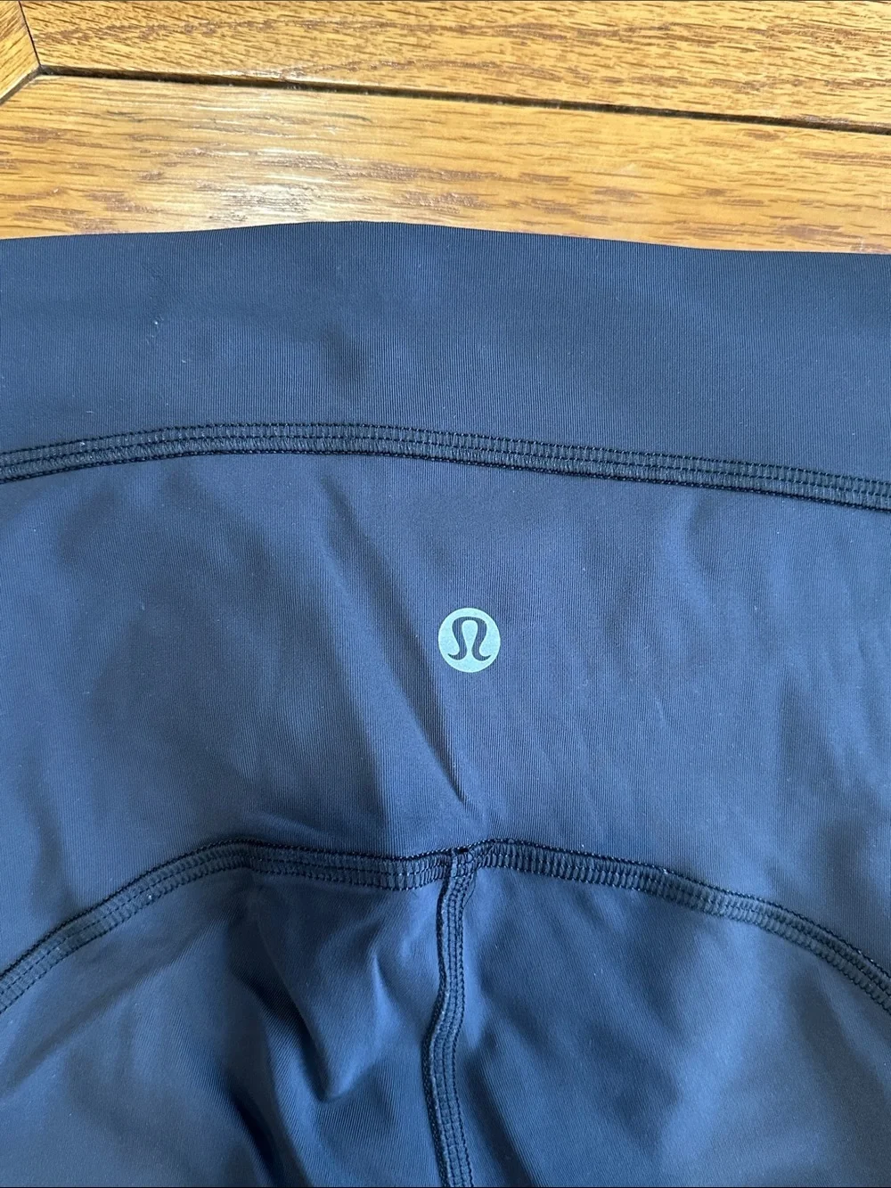 *LULULEMON ATHLETICA* Black Stretch Leggings w/ Side Pockets Size 8